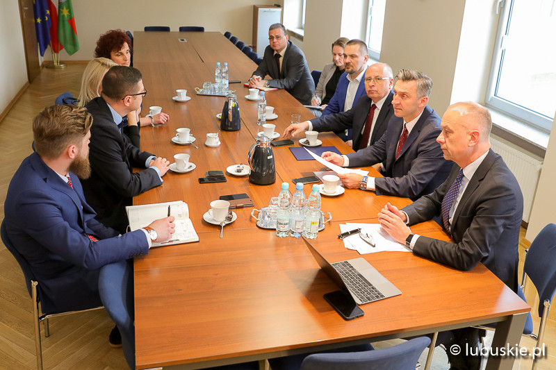 KK190325_327 (2)